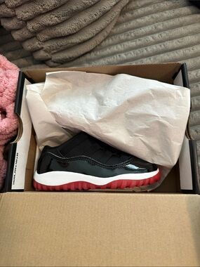 Jordan Kids Black and Red Low-Top Sneakers
